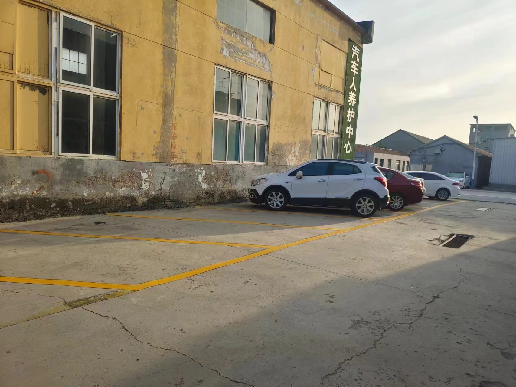 某化工厂道路标线工程圆满完成(图3)