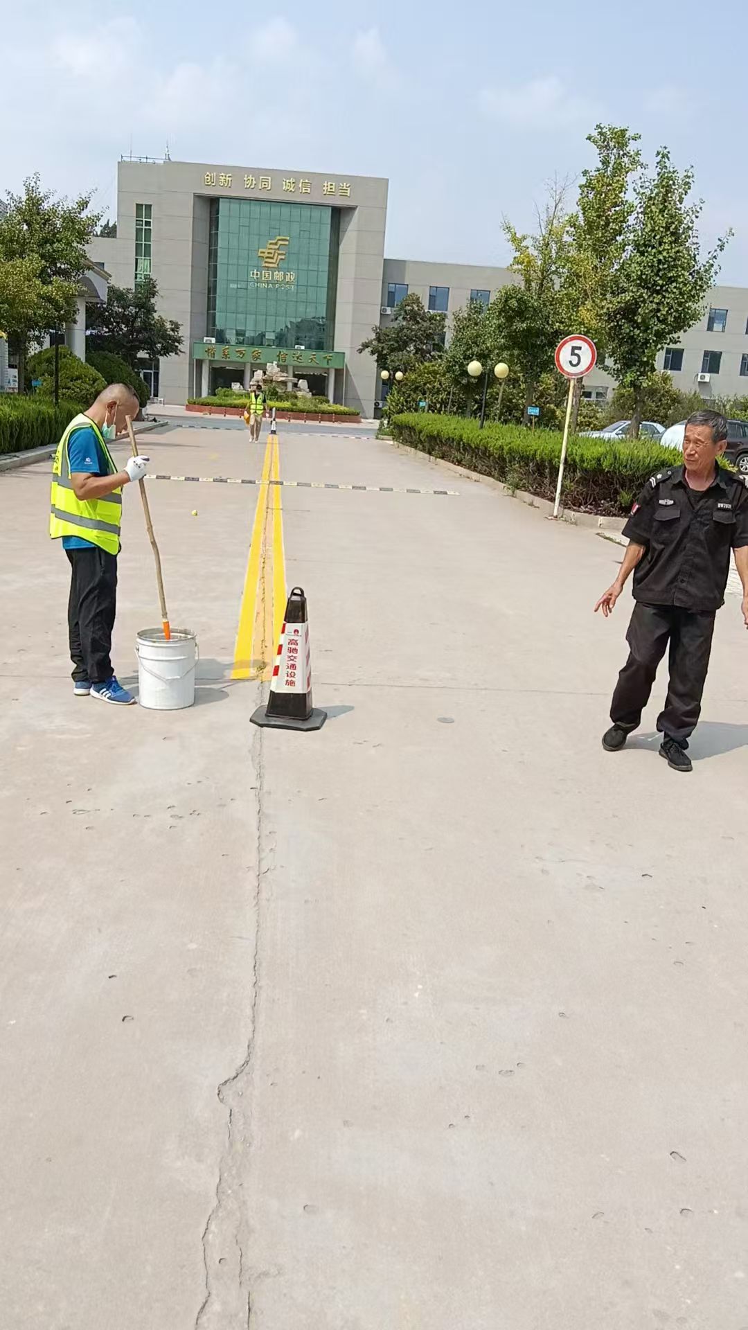 预成型标线带某通讯公司施工现场(图4)